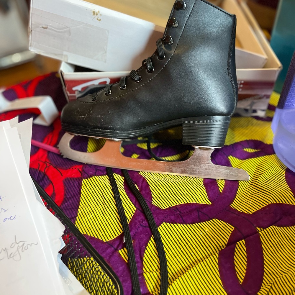 Black size 2 ice skates